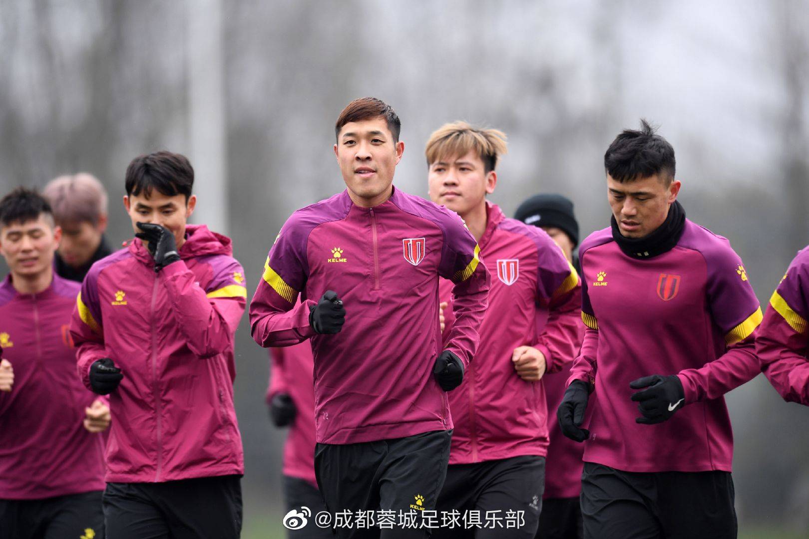  集结日体能课后；成都蓉城复出首秀备战欧联；媒体盛赞；团队化学反应显著