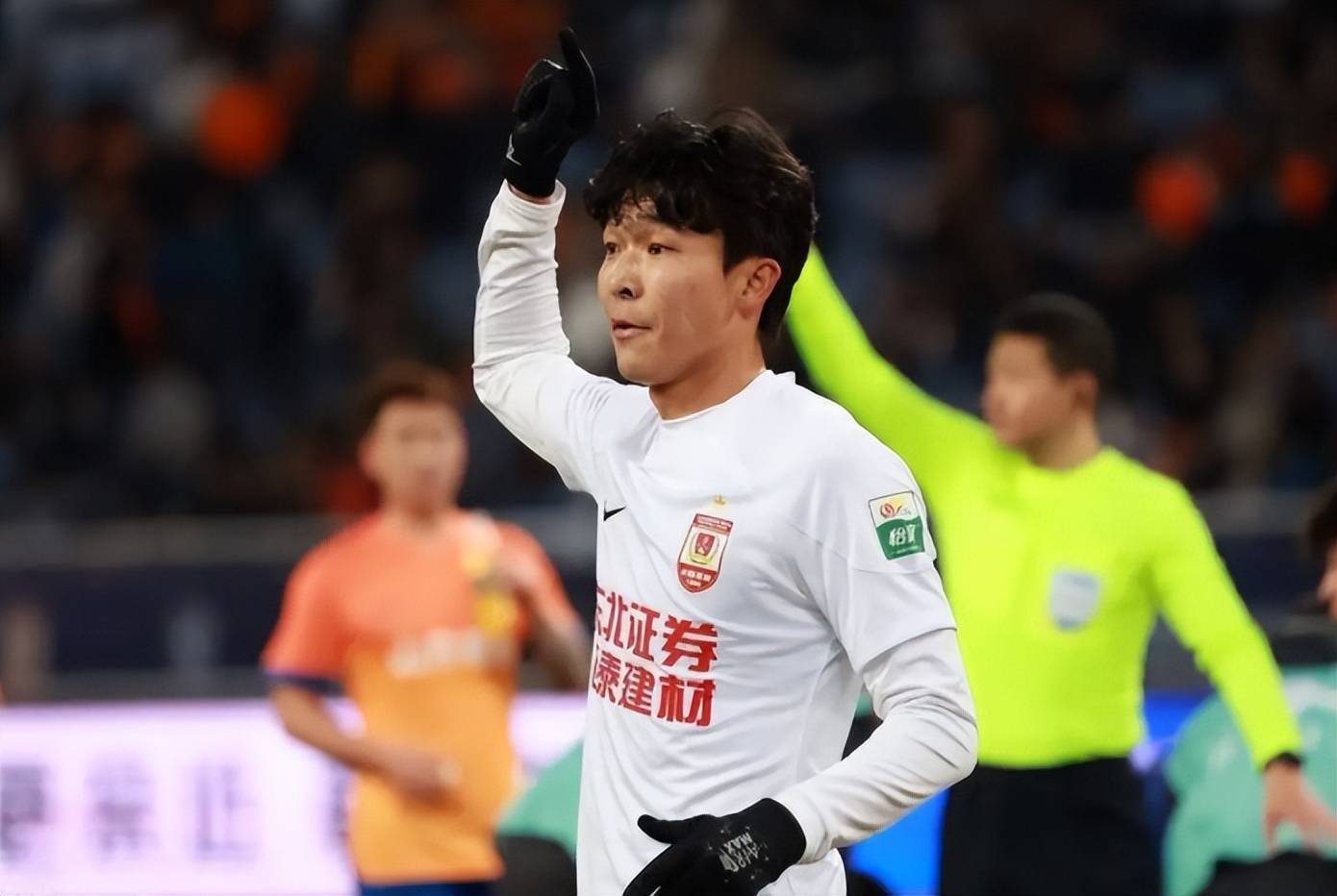 风云突变！成都蓉城今晚扳平良机；CBA常规赛版图或变；质疑声仍在；阵容厚度经受考验的简单介绍-爱游戏平台